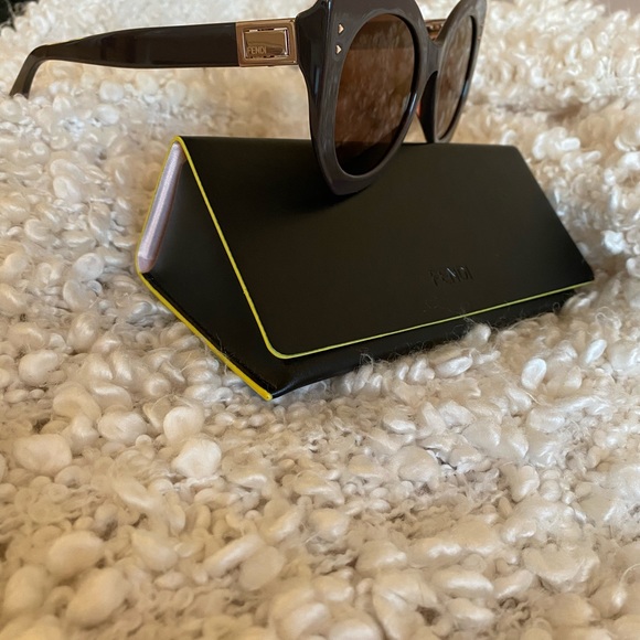 Fendi sunglasses - Picture 11 of 13